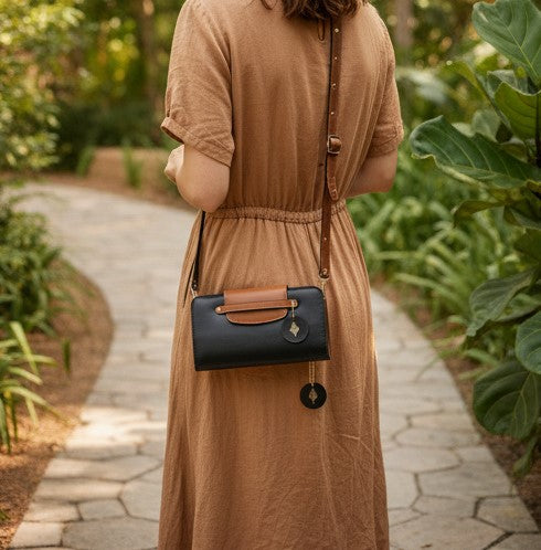 Cybele - Black & Gingerbread