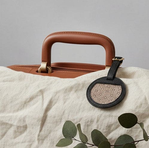 Black Plant Leather Travel Tag – Circular