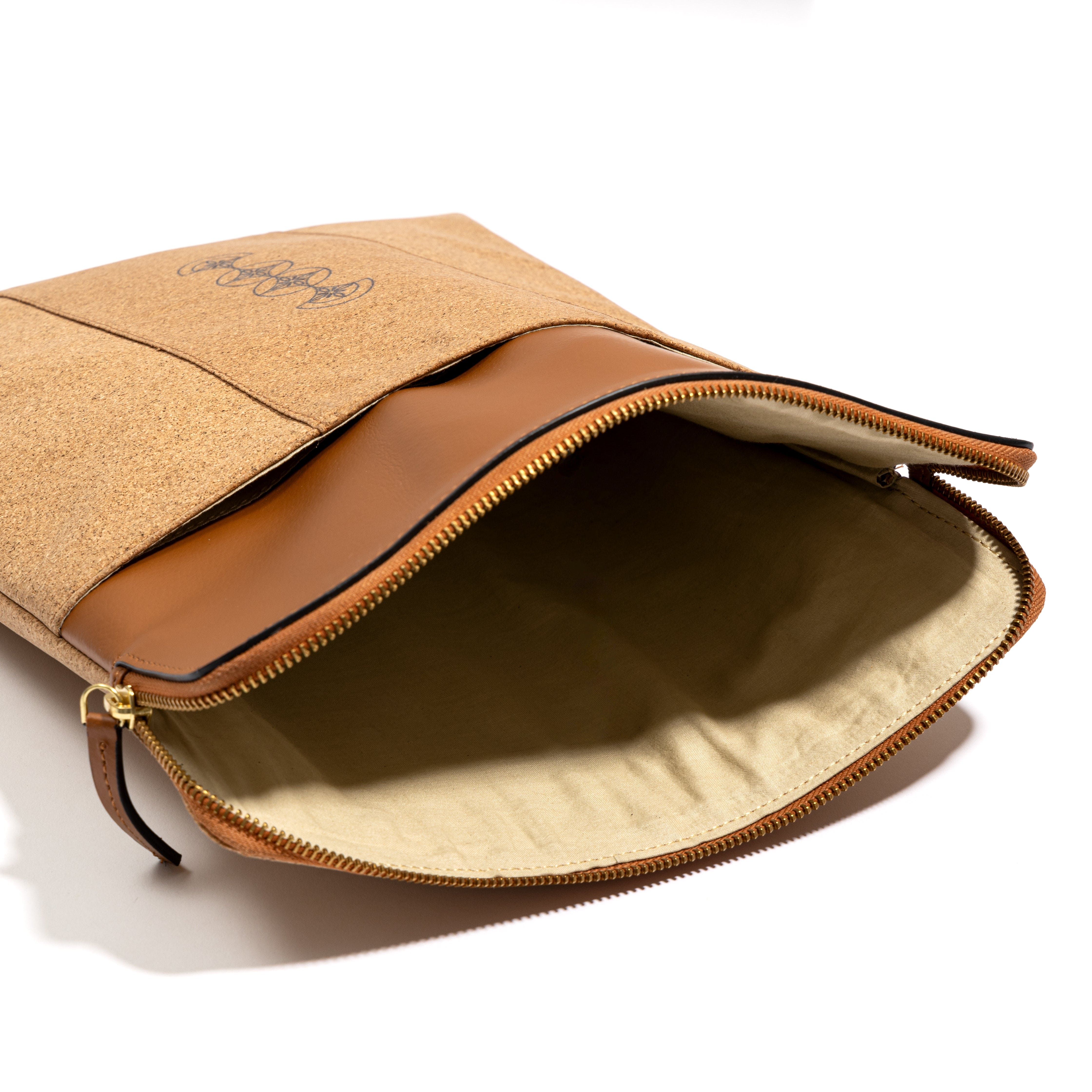 Interior of plant leather laptop sleeve with hemp lining from the Work-On-The-Go gift set – Tan | Green Hermitage