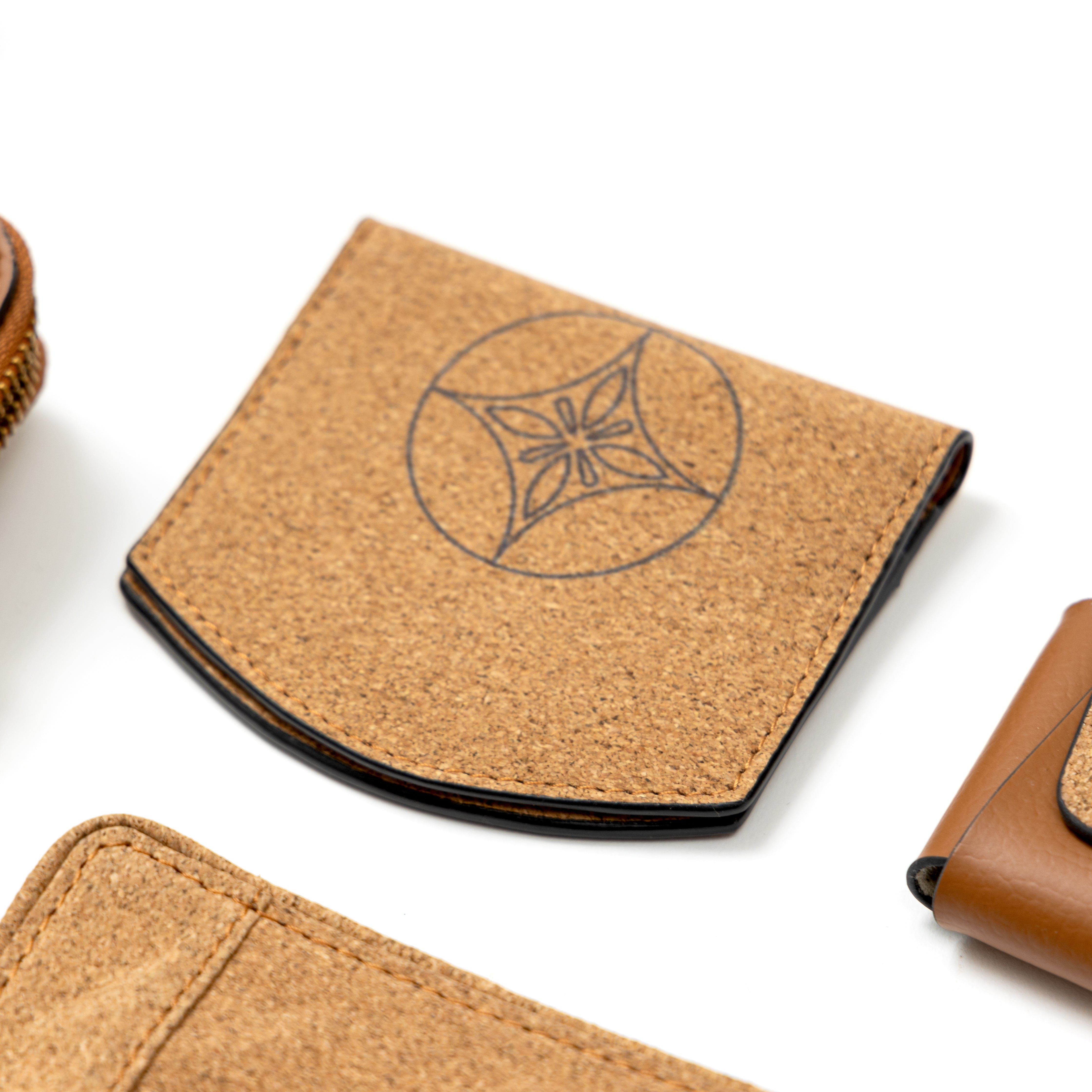 Plant leather card holder from the Work-On-The-Go gift set – Tan | Green Hermitage